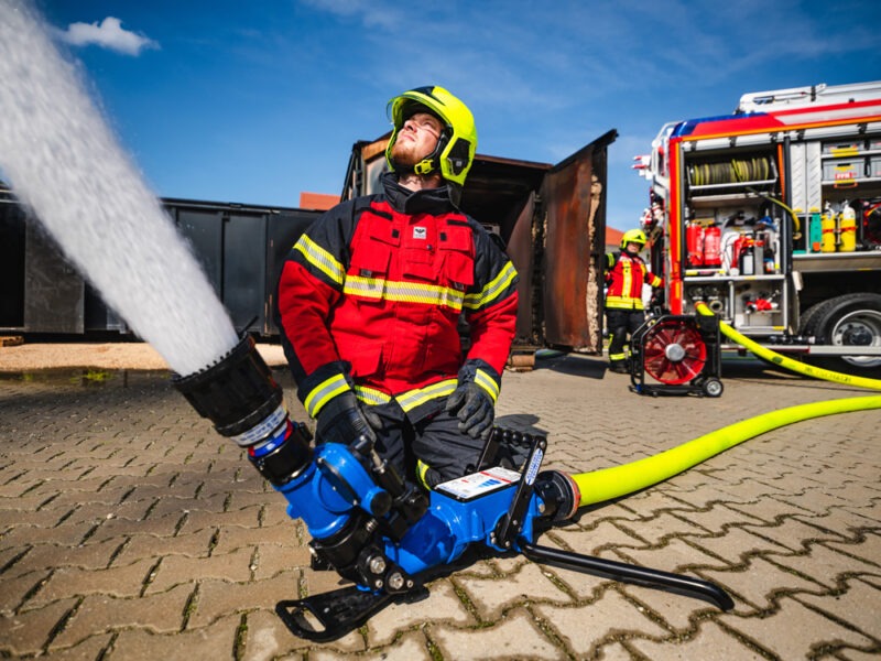 Transportabler Wasserwerfer BlitzFire mit Sicherheitsventil